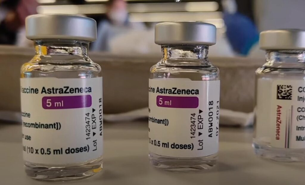 Ученые ищут причину тромбоза после вакцинирования AstraZeneca